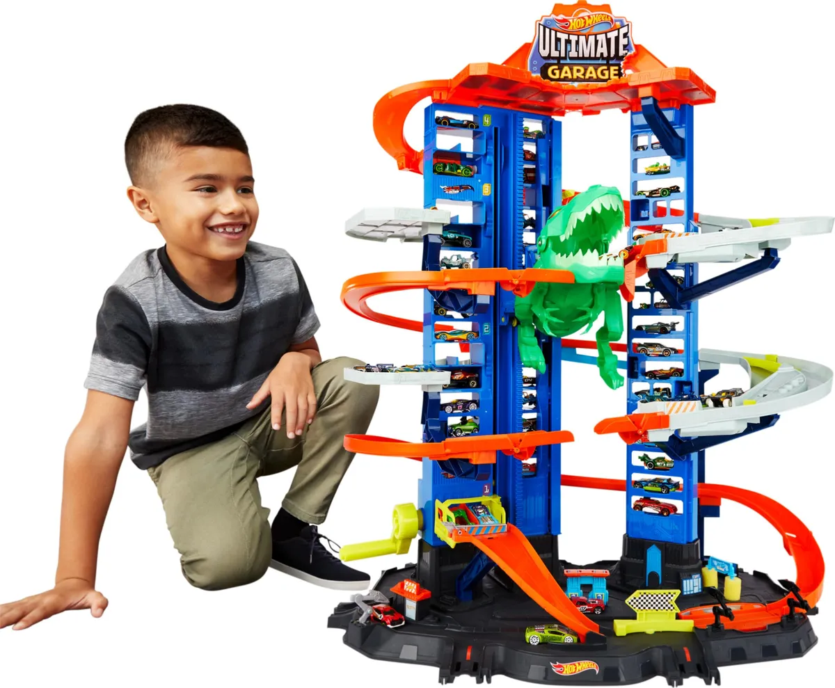 Hot Wheels Ultimate Garage Playset & 2 Cars